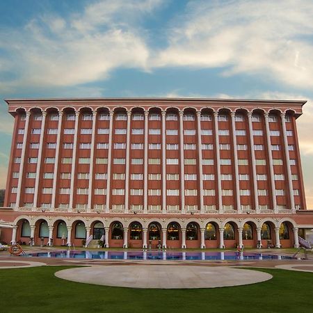 Ramoji Film City- Sitara Luxury Hotel Pedda Ambarpet Buitenkant foto