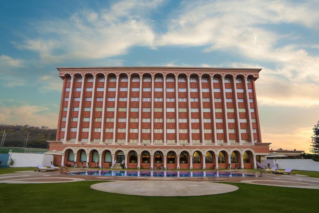 Ramoji Film City- Sitara Luxury Hotel Pedda Ambarpet Buitenkant foto