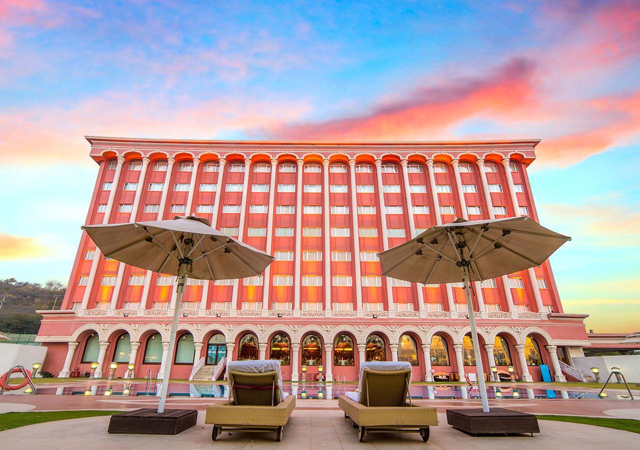 Ramoji Film City- Sitara Luxury Hotel Pedda Ambarpet Buitenkant foto