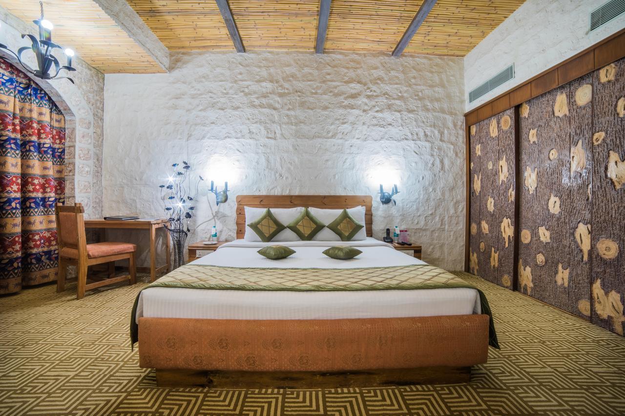 Ramoji Film City- Sitara Luxury Hotel Pedda Ambarpet Buitenkant foto